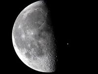 L'ISS en transition avec la lune
