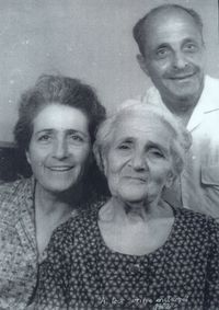 Grand-mre, entre Maman et Papa